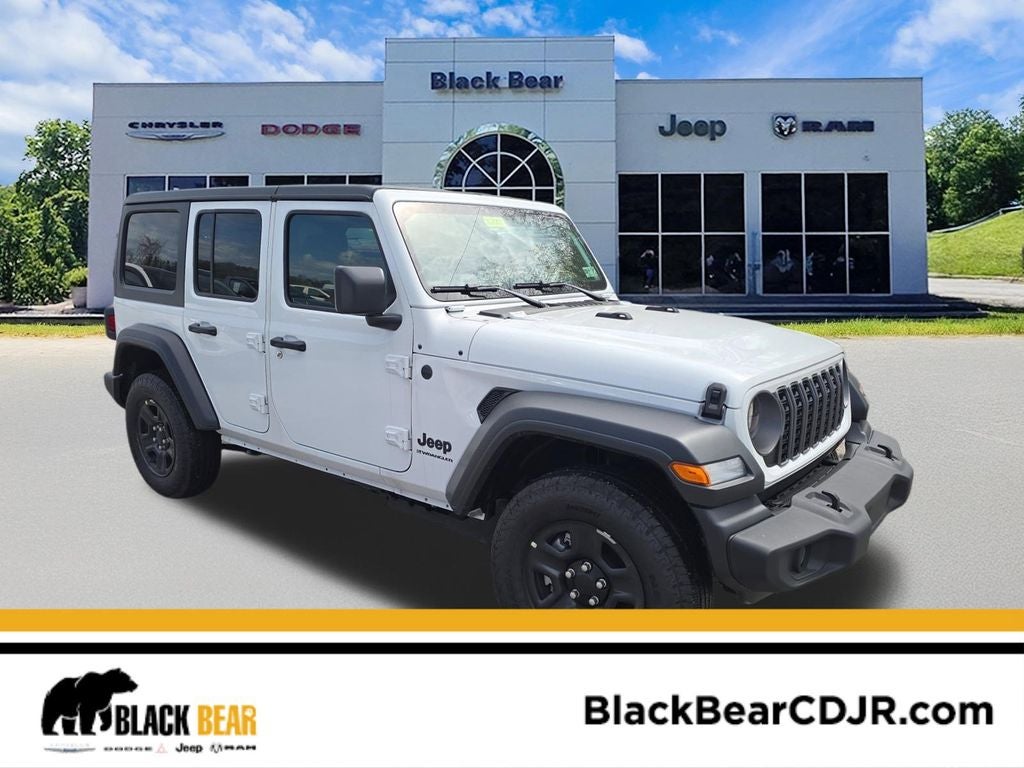 2026 Jeep Grand Cherokee GRAND CHEROKEE LAREDO ALTITUDE 4X4 in Diamond Black Crystal Pearl-Coat Exterior Paint — front three-quarter view