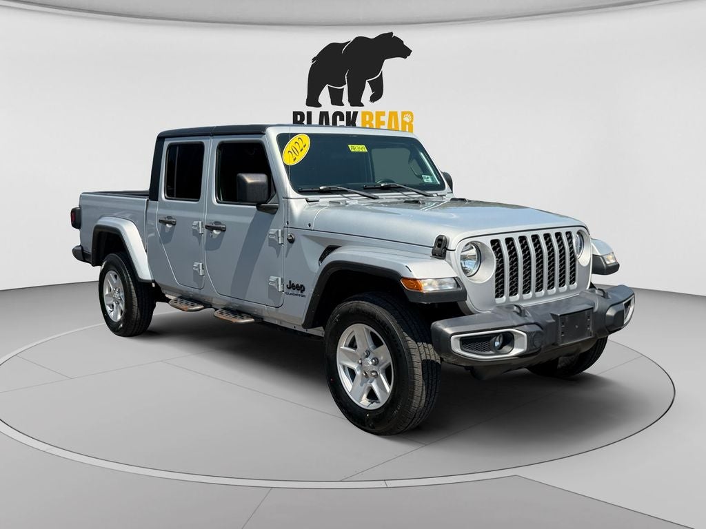 2022 Jeep Gladiator Sport S 4x4 in Silver Zynith Clearcoat — front three-quarter view