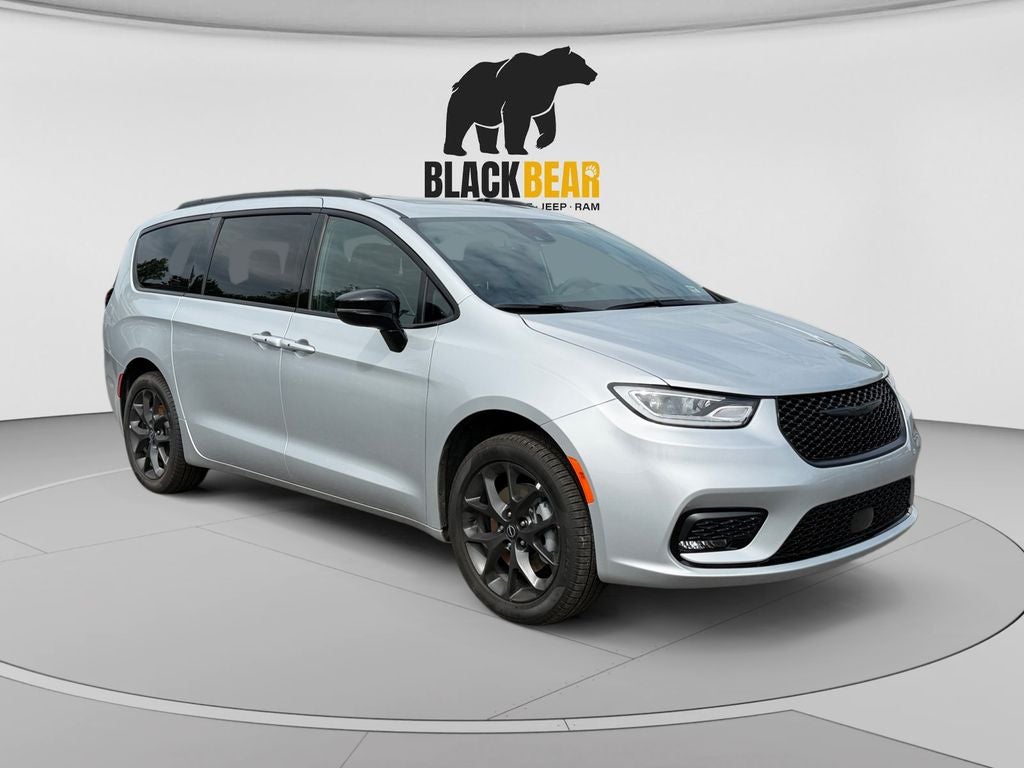 2026 Chrysler Pacifica PACIFICA LIMITED AWD in Silver Mist Clear-Coat Exterior Paint — front three-quarter view