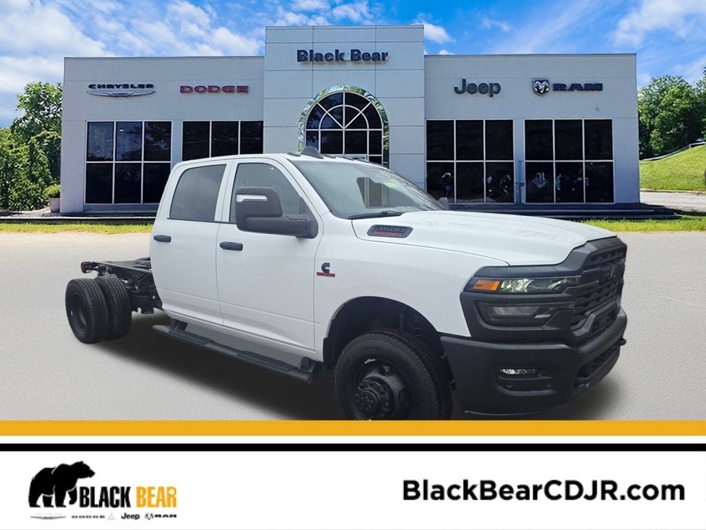 2026 RAM Ram 3500 Chassis Cab RAM 3500 TRADESMAN CREW CAB CHASSIS 4X4 60' CA in Bright White Clear-Coat Exterior Paint — front...